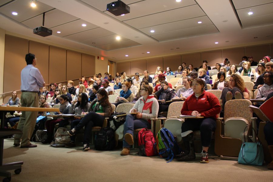 Psychology professor John Shaw lectures to his Introduction to Psychology class, one of the largest on campus. 