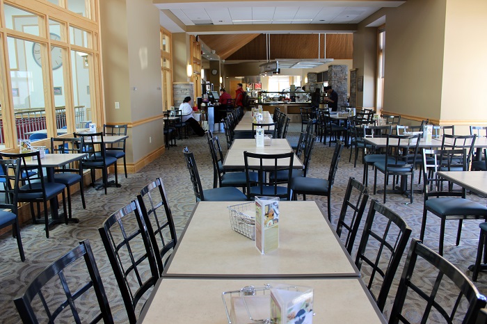 With just over 500 students registered on campus for fall break, dining halls had limited hours and food options.