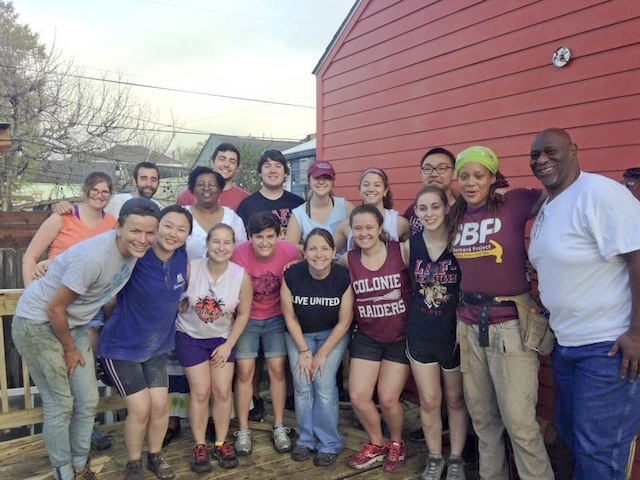 The New Orleans team, the homeowners, and the St. Bernard Project
volunteers on the deck the ASB group built. [Photo courtesy of Jacqueline Cirincione ‘16]