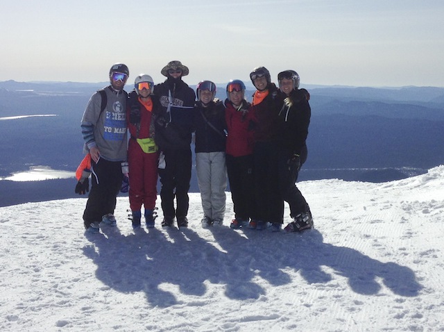 The ski teams gathers at the base of Mt.
Bachelor’s before the competition began. [Photo courtesy of Sydney Burton ‘16]