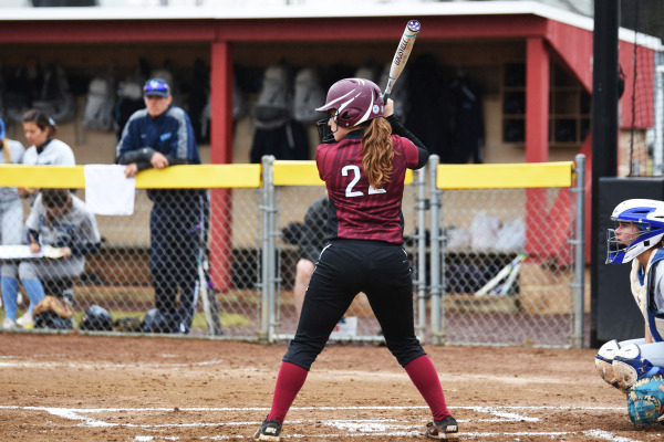 Stephanie Thomas '18 at the plate. (Courtesy of Athletic Communications)