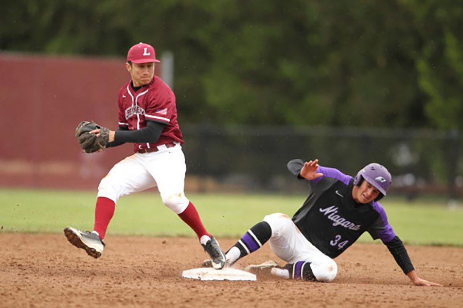 Senior+infielder+Steven+Cohen+prepares+to+tag+out+a+runner.+Photo+Courtesy+of+Athletic+Communications