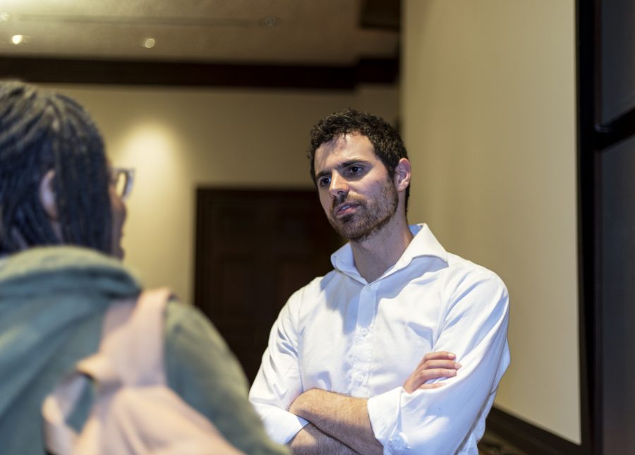 Photo by Elle Cox '21. Ben Tumin discusses issues with Syrian refugees in America
