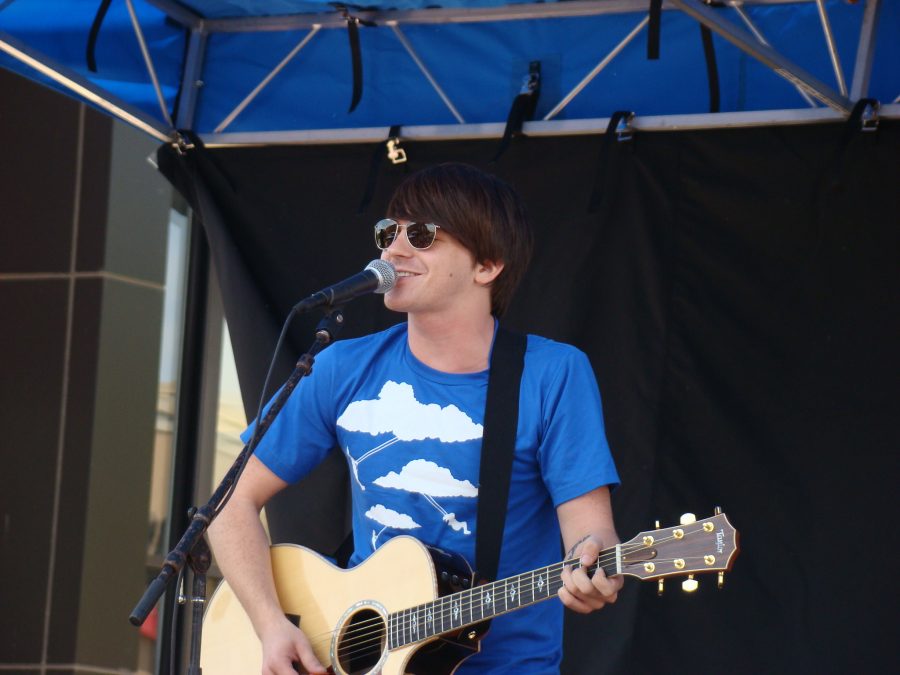 Drake Bell will perform Sunday night at One Centre Square. (Photo courtesy of Wikimedia Commons)