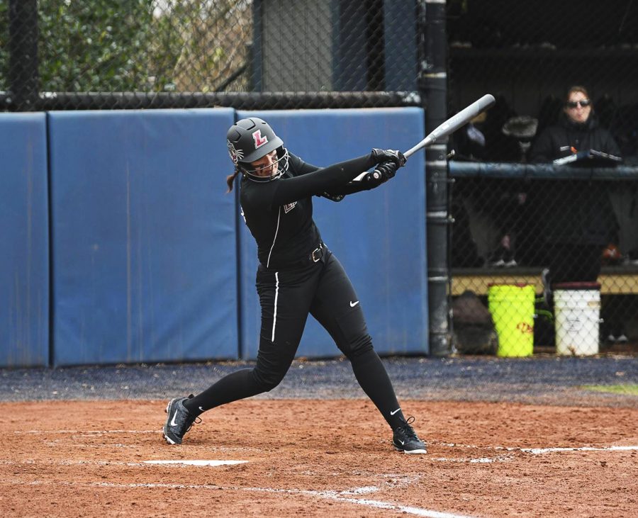 Softball earned their first win of the season behind five multi-hit performances against La Salle. (Photo courtesy of Athletic Communications)
