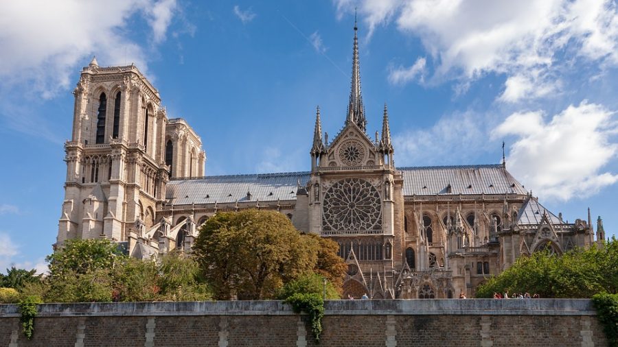Two+Lafayette+students+studying+abroad+visited+Notre+Dame+the+day+before+the+cathedral+caught+fire.+%28Photo+courtesy+of+Pixabay%29