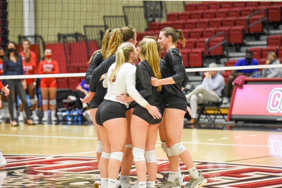 The volleyball team was led by senior outside hitter Leanna Deegan this weekend. Deegan recorded a double-double with 20 kills and 15 digs on Friday, and recorded double-digit kills on Saturday. (Photo courtesy of Athletic Communications)