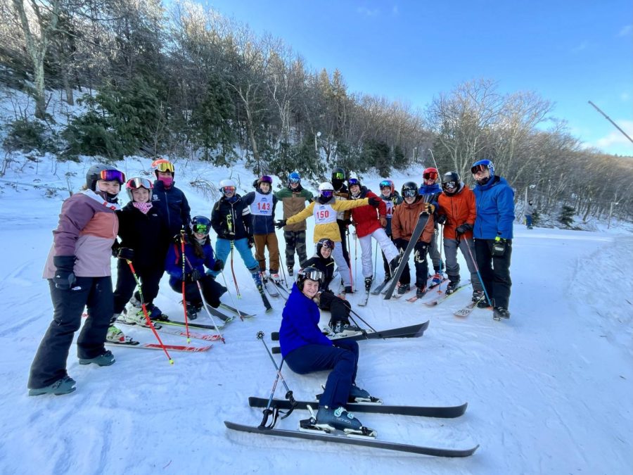 Both old and new members of the Lafayette ski and snowboard team recount their experiences on the slopes over the 2021-2022 season. (Photo courtesy of Lafayette ski and snowboard)