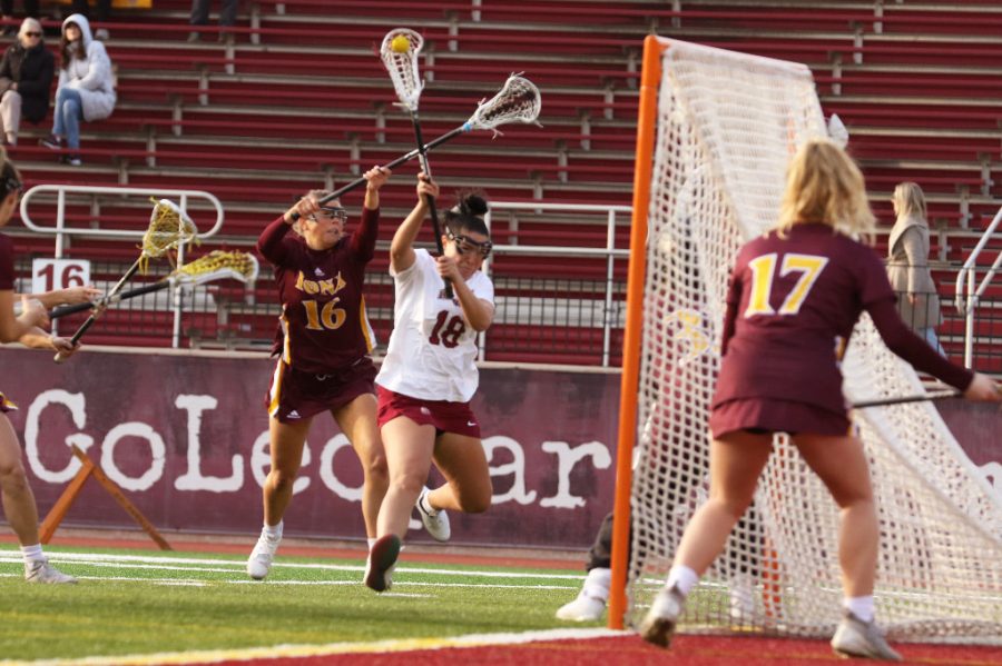 Senior+attacker+Olivia+Cunningham+drives+past+an+Iona+College+defender+with+her+eyes+on+scoring.+%28Photo+courtesy+of+GoLeopards%29
