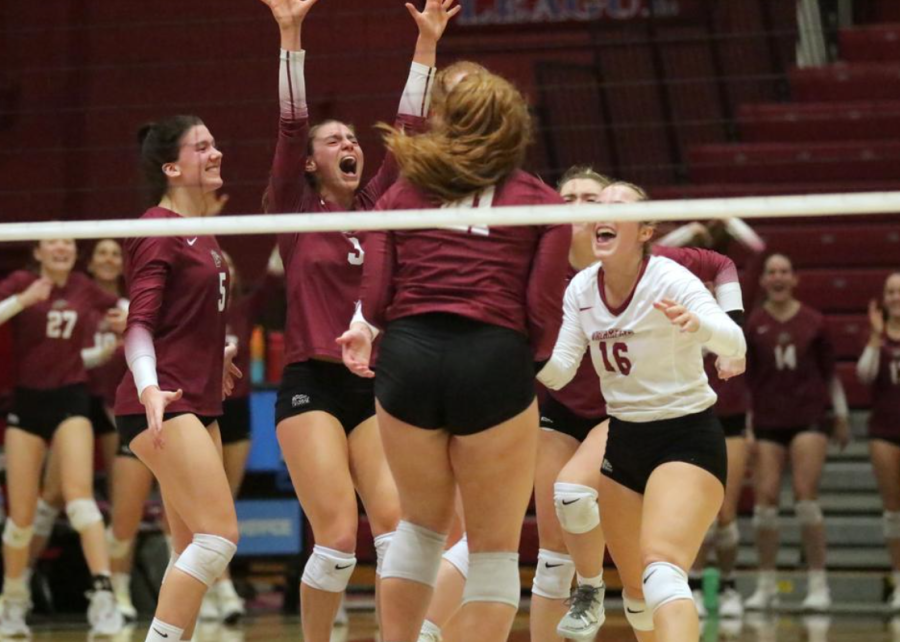 The Leopards celebrate their set win over the Greyhounds. (Photo courtesy of GoLeopards)