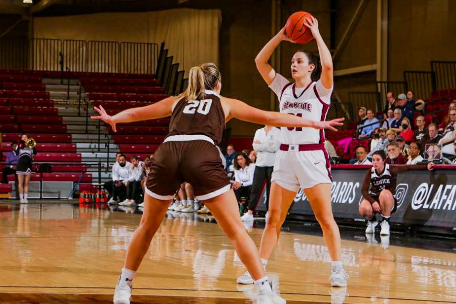 Despite strong efforts from Lafayette underclassmen, womens basketball fell to Lehigh. (Photo courtesy of GoLeopards)