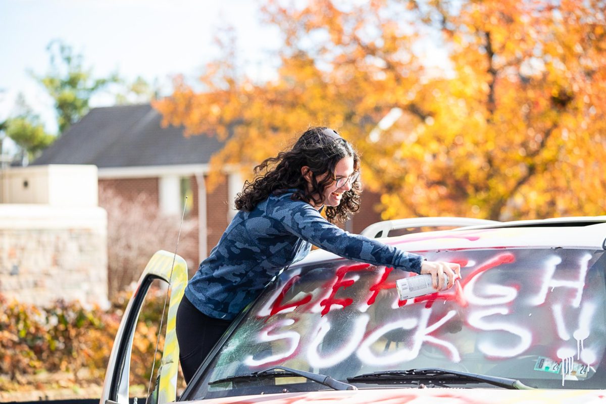 Students took out their anti-Lehigh rage on a junkyard car. (Photo by Genamarie McCant for Lafayette Communications)