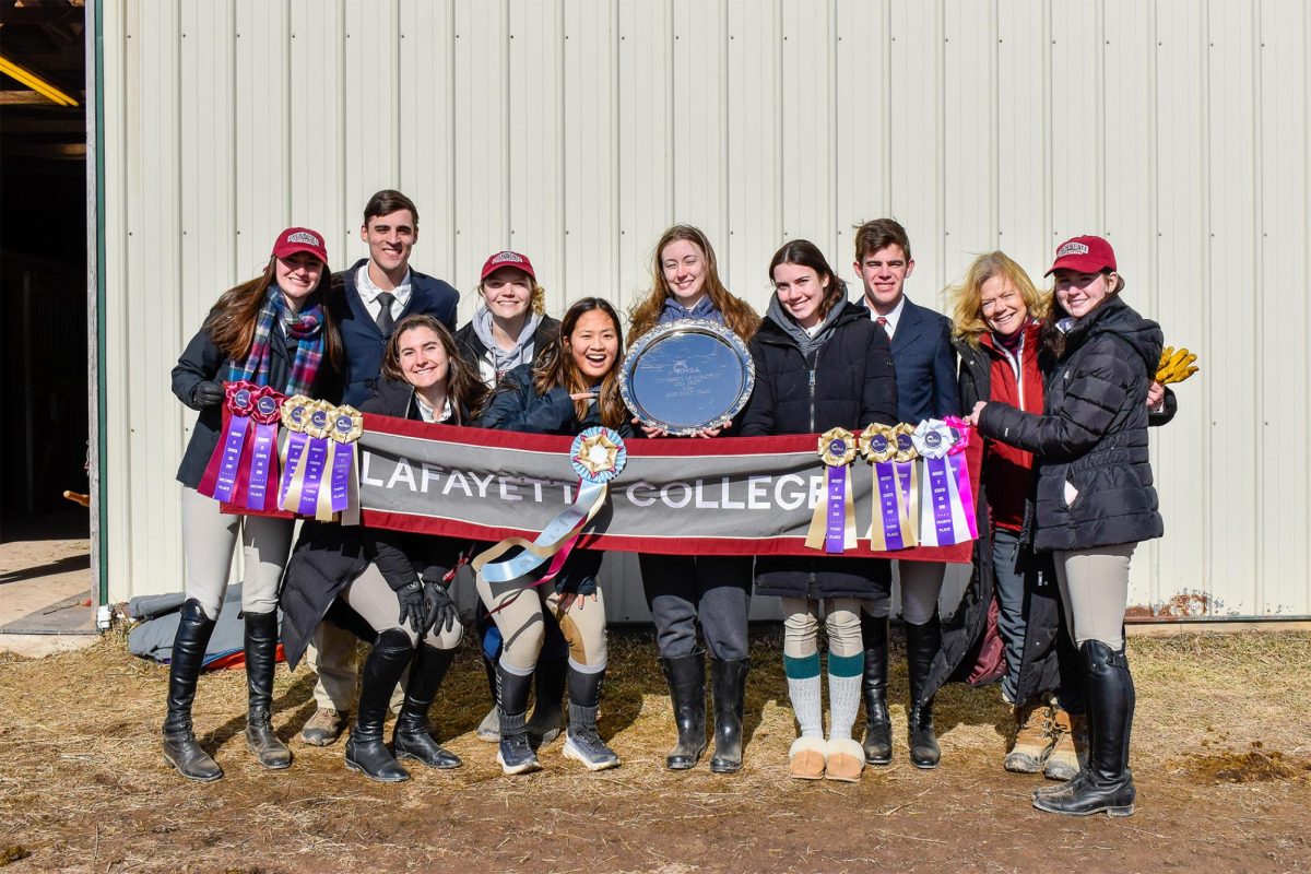 The+equestrian+team+celebrates+after+winning+the+Scranton+show.+%28Photo+courtesy+of+Emma+Sylvester+25%29