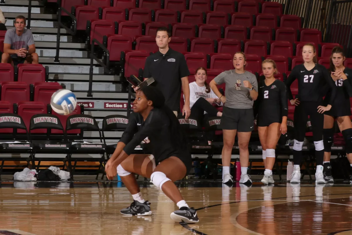 Sophomore outside hitter Emma Patmon prepares to dig the ball. (Photo by Rick Smith for GoLeopards)