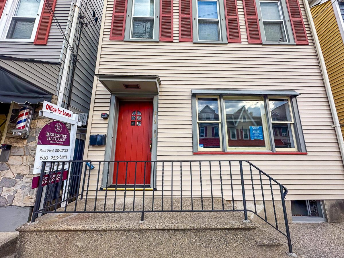 The building that MindLeaf CBD previously occupied now sits vacant. A sign that reads "Office for Lease" is visible from the street.