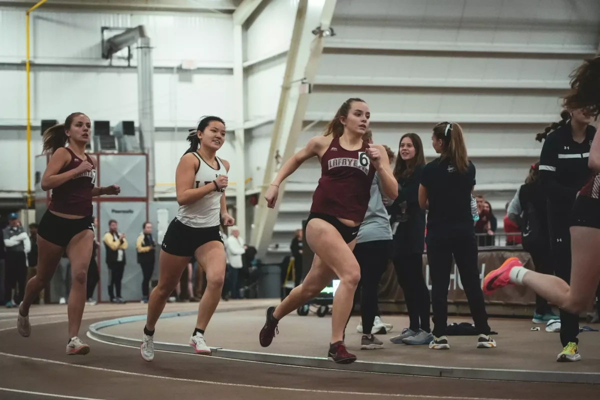 A pair of Lafayette sprinters turn the corner during the Moravian Invitational on Jan. 18. (Photo by Jasmin Lara for GoLeopards)